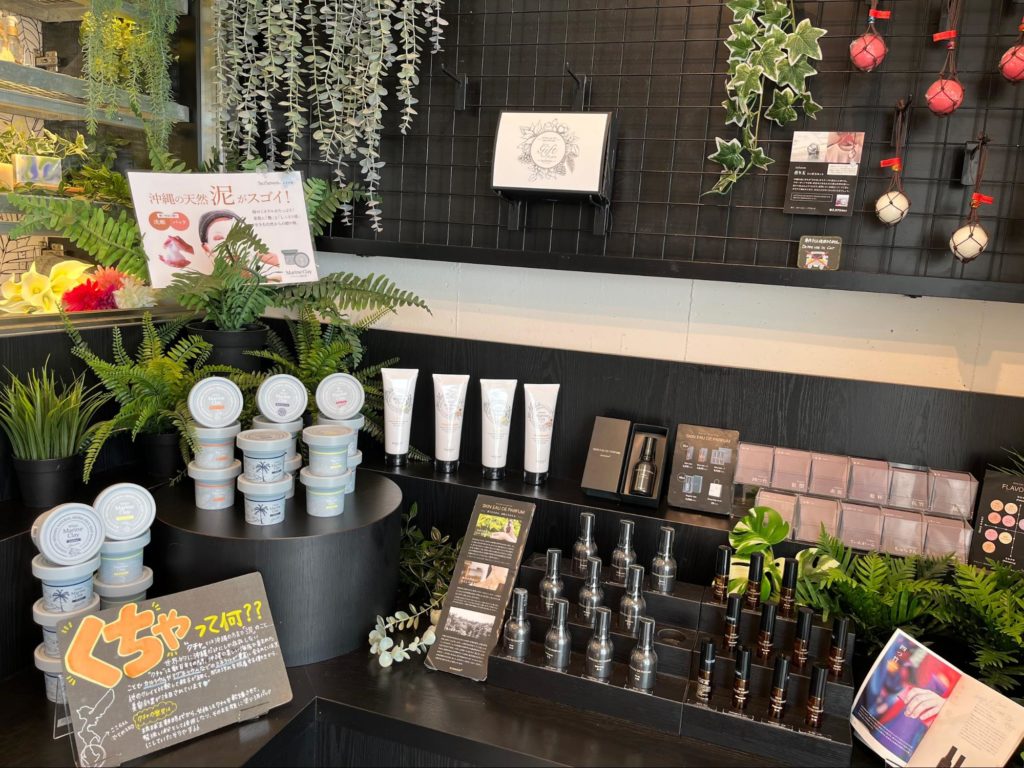 SuiSavon -首里石鹸-（スイサボン）店内ー”Umikaji Terrace" is just 10 minutes from the airport! Feel Okinawa at the island resort overlooking the ocean!『ウミカジテラス』空港から約10分！海を見渡すアイランドリゾートで沖縄を感じよう