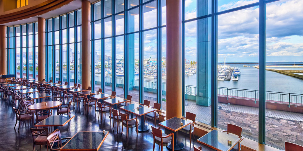 Even if the hotel restaurant is closed, Otaru has a number of very good sushi restaurants. Otaru's sushi is very popular because of its freshly caught seafood.